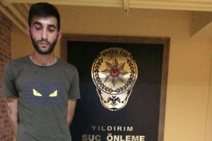 Bursa'da boş tarlada gasp ettiler fazla kaçamadan yakalandılar