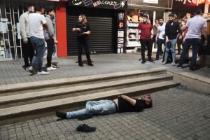 Bursa'da gençlerin hesap kavgası: 2 yaralı, 4 gözaltı