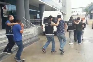 Bursa'da binlerce uyuşturucu hapı kaçırmaya çalışırken yakalandılar