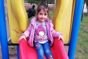 Balkondan düşen çocuk hayatını kaybetti