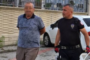 Sahte rakı satmaya çalışan şüpheliler yakalandı