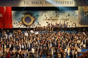 Haliç Üniversitesi'nde 18'inci mezuniyet coşkusu