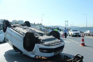 Köprü trafiğini kilitleyen kaza