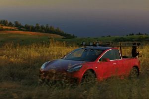 Tesla'nın Model 3 versiyonunu kamyonete dönüştürdüler