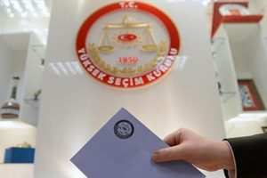 Mayıs ayında siyaset gündeminin zirvesinde YSK vardı