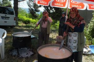 Yörüklerin hayır yemeklerinin vazgeçilmezi 'ciğer çorbası'