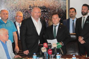 Bursaspor Başkanı Mesut Mestan mazbatasını aldı