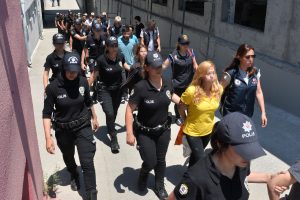 Adana'da HDP Gençlik Meclisi üyeleri adliyede