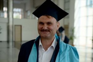 Engelleri aştı diplomayı aldı