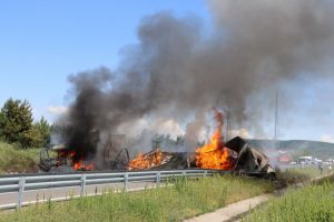 TEM'de zincirleme kaza: Araçlar alev aldı