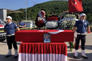 Kazara kendisini vuran polis, Zonguldak'ta toprağa verildi