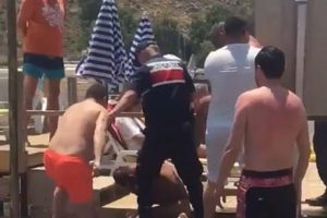 Plajdaki teşhirciyi linçten jandarma kurtardı