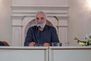 Hasan Kaçan: Sanatçı muhaliftir palavrasını bırakın