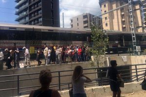 Marmaray arıza yaptı, vatandaşlar trenden inip yürüdü
