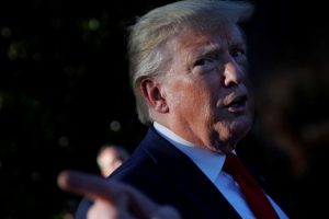 Trump'tan 'Kazanırsak Beyaz Saray'a gitmeyeceğim' diyen futbolcuya cevap