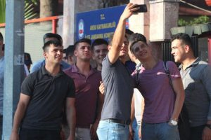 Yayımlanan karar sonrasında askerler erken terhis sevinci yaşadı