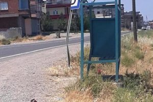 Durakta bekleyen 7 yaşındaki kıza çarpıp kaçtı!