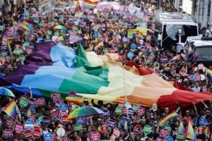 Onur Yürüyüşü'nde gözaltına alınanların kredi ve bursları kesildi iddiası