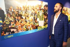 Vedat Muriqi resmen Fenerbahçe'de