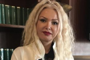 Yeni rektör 'yeni mezun' oldu