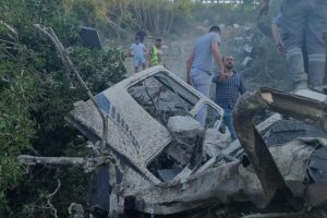 Bursa'da 200 metrelik uçurumdan yuvarlanan TIR sürücüsü paramparça oldu!