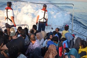 İzmir'de 50 kaçak göçmen yakalandı