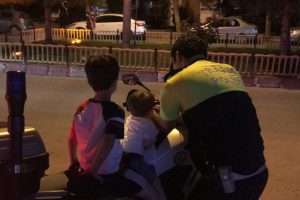 Çocuklardan trafik polislerine sürpriz ziyaret