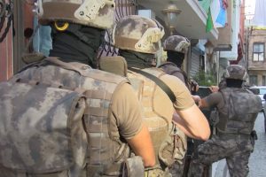 40 adrese uyuşturucu baskını: 35 gözaltı