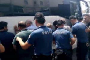 Mersin'de horoz dövüşçülerine polis baskını; 55 kişiye ceza