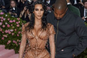 Kardashian'dan bir korse itirafı daha: Hiç böyle acı çekmedim