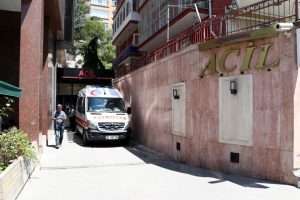 AK Parti'li Özkan, Eskişehir'de kaza geçirdi