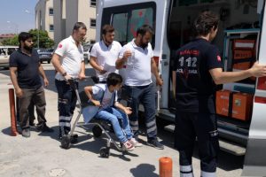 Bursa'da kumanda pilini yutan Ömer hastanelik oldu