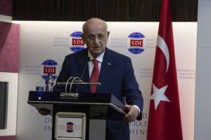 Eski TBMM Başkanı Kahraman: ''15 Temmuz gecesi milli bir direniş meydana geldi.''
