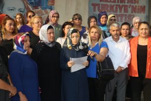 AK Parti'li kadınlar Srebrenitsa şehitlerini andı