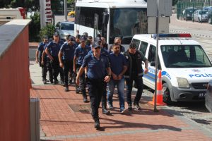 FETÖ operasyonunda adliyeye sevk edilen 12 kişiden 1'i tutuklandı