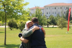 Bursa'da erleri yemin töreninde aileleri yalnız bırakmadı