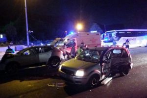 Denizli'de iki otomobil çarpıştı! 11 yaralı