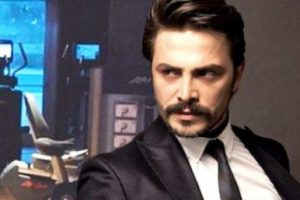 Ahmet Kural göbekli haliyle hayranlarını şaşırttı