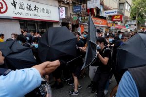 Hong Kong'da Çinli tüccarlara protesto