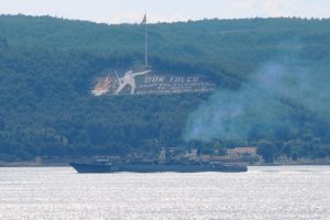 Rus askeri gemisi Çanakkale Boğazı'ndan geçti