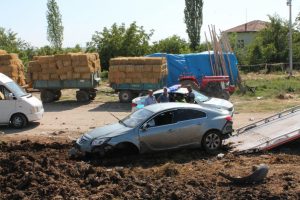 Gurbetçi ailenin otomobili devrildi: Yaralılar var