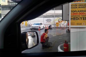 Pompa görevlisine bıçaklı saldırı