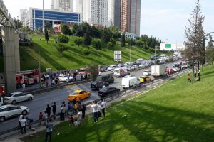 Kendisine bağıran şoföre kızınca intihardan vazgeçti