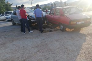 3 araç birbirine girdi! 3'ü asker 8 kişi...