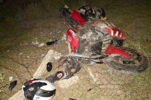 Motosiklet devrildi: 1 ölü, 1 yaralı