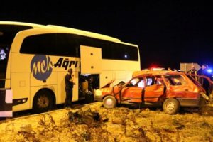 Bursa'ya gelen yolcu otobüsü kaza yaptı: 3 ölü, 1 yaralı