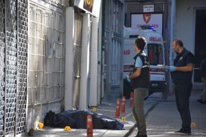 Eniştesini sokak ortasında öldürdü!