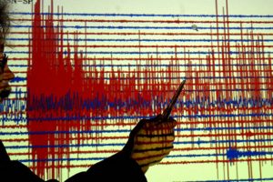 Endonezya'da 7.3 büyüklüğünde deprem