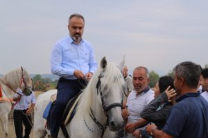 Bursa'da rahvan atları '15 Temmuz' için yarıştı