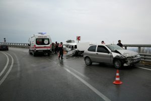 Bursa'da aynı virajda kaza meydana geldi: 6 yaralı